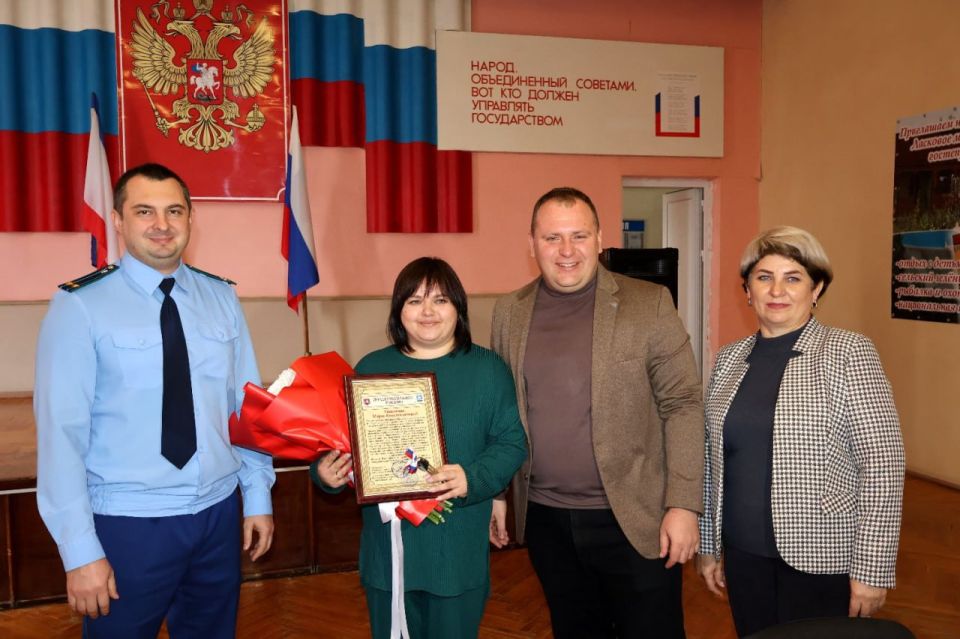 В Раздольненском районе состоялось торжественное вручение ключей от новых квартир троим молодым людям из числа детей-сирот и детей, оставшихся без попечения родителей