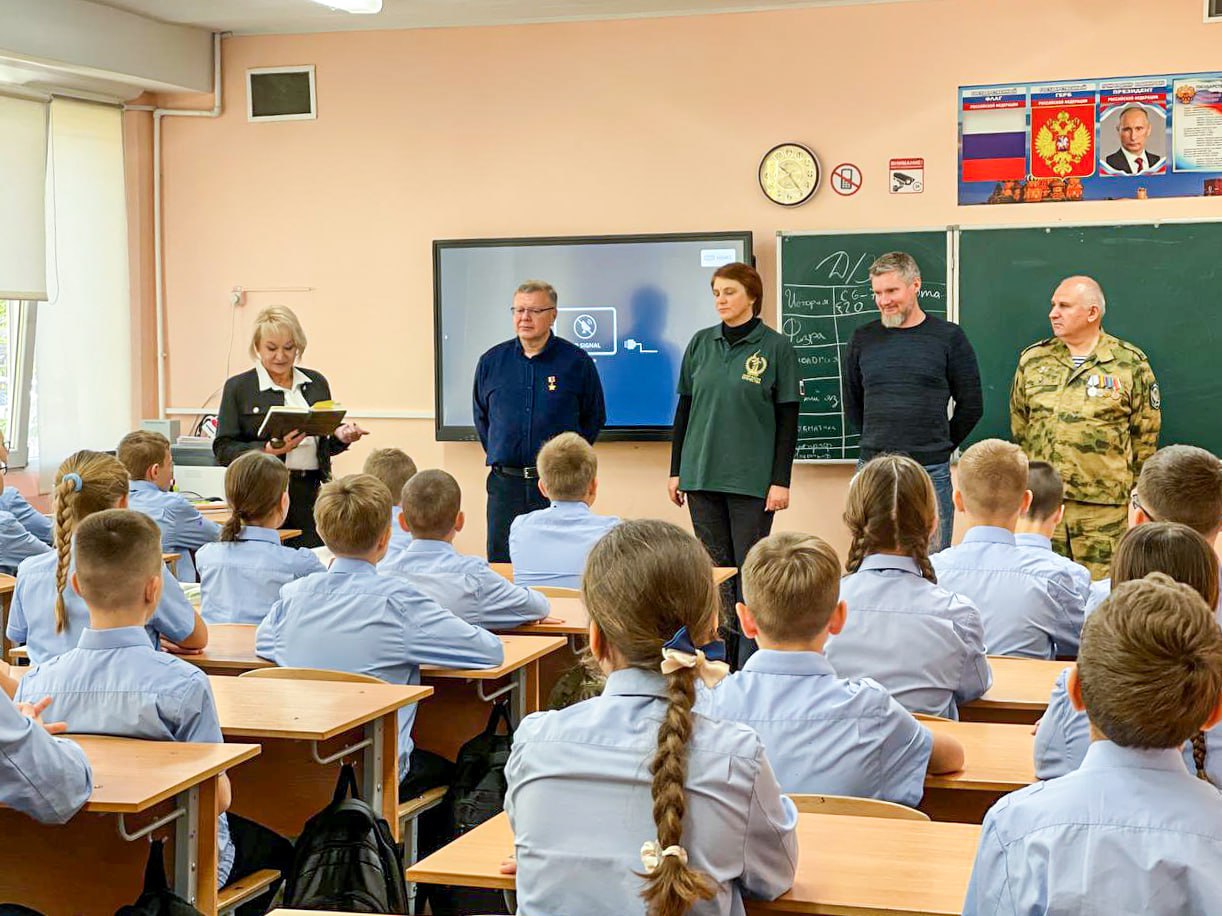 Герой России встретился с учениками крымской школы Герой России встретился с учениками крымской школы