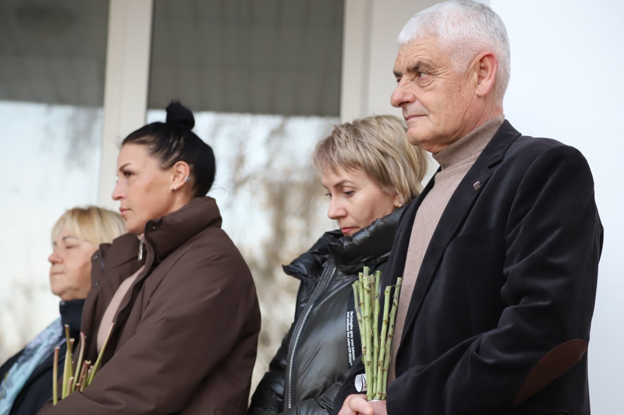 В Табачновской средней общеобразовательной школе имени Николая Григорьевича Сотника в Бахчисарайском районе состоялась трогательная церемония открытия памятных табличек героям специальной военной операции: Молчанову... В Табачновской средней общеобразовательной школе имени Николая Григорьевича Сотника в Бахчисарайском районе состоялась трогательная церемония открытия памятных табличек героям специальной военной операции: Молчанову...