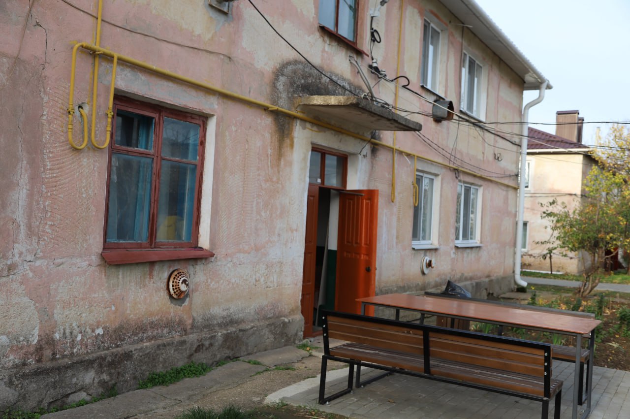 Руководитель аппарата администрации Бахчисарайского района Валентина Миронова и сотрудниками сельсовета проверила санитарное состояние дворов и общественных пространств села Табачное Руководитель аппарата администрации Бахчисарайского района Валентина Миронова и сотрудниками сельсовета проверила санитарное состояние дворов и общественных пространств села Табачное