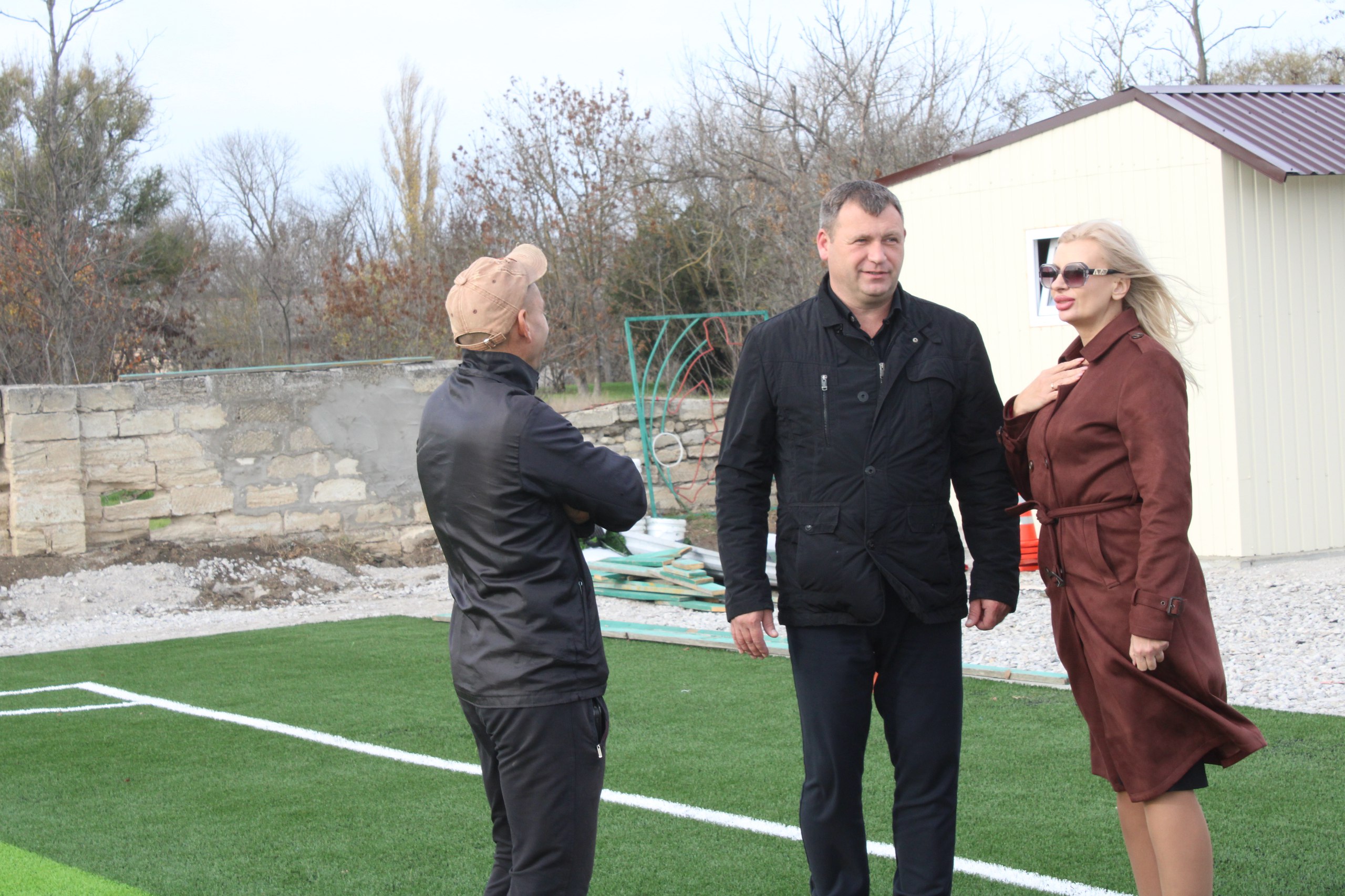 Игорь Крутьков: Совместно с помощником Главы Республики Крым Ириной Мезавцовой побывали в с. Чистополье, где подходят к концу работы по строительству футбольного поля Игорь Крутьков: Совместно с помощником Главы Республики Крым Ириной Мезавцовой побывали в с. Чистополье, где подходят к концу работы по строительству футбольного поля