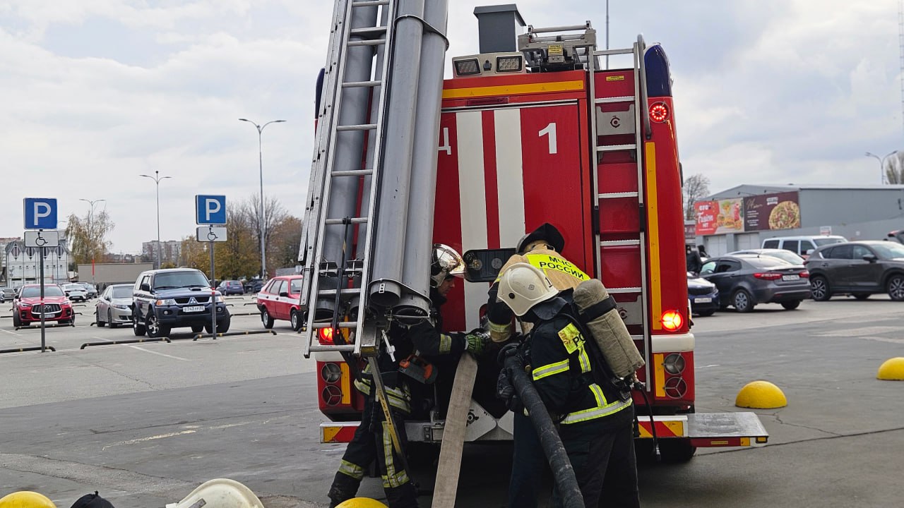 Пожар в торговом центре условный Пожар в торговом центре условный