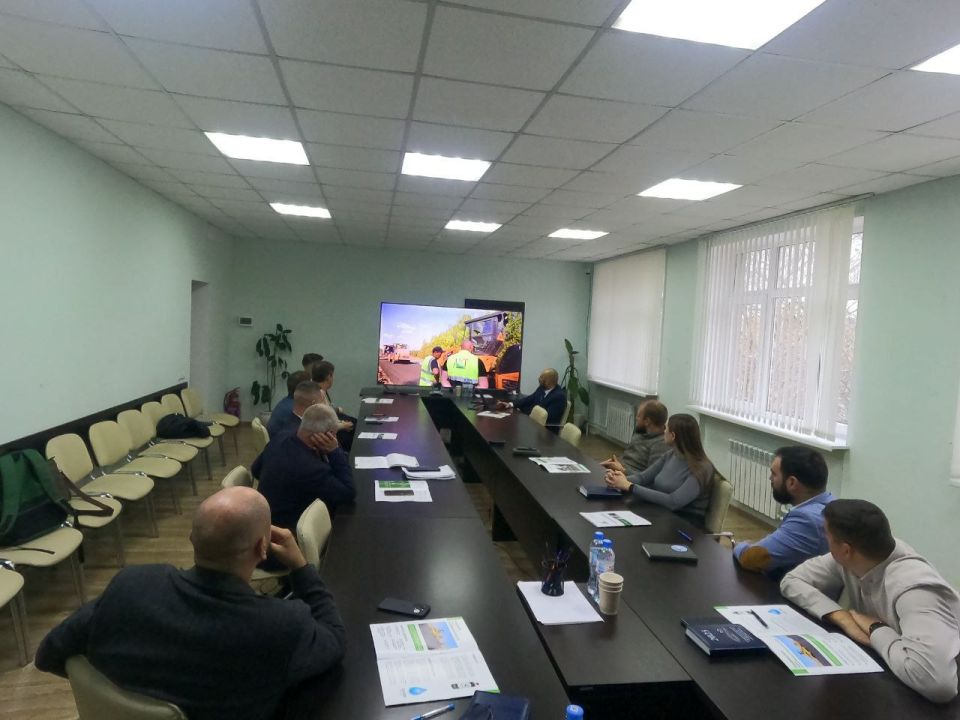 ГУП РК «Крымавтодор» продолжает искать способы снижения стоимости выполняемых работ и одновременно увеличение срока службы дорожного покрытия