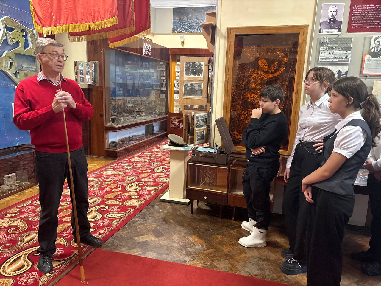 Учащиеся 6-В класса МБОУ «СОШ №31» посетили Музей Боевой славы в Доме офицеров Учащиеся 6-В класса МБОУ «СОШ №31» посетили Музей Боевой славы в Доме офицеров