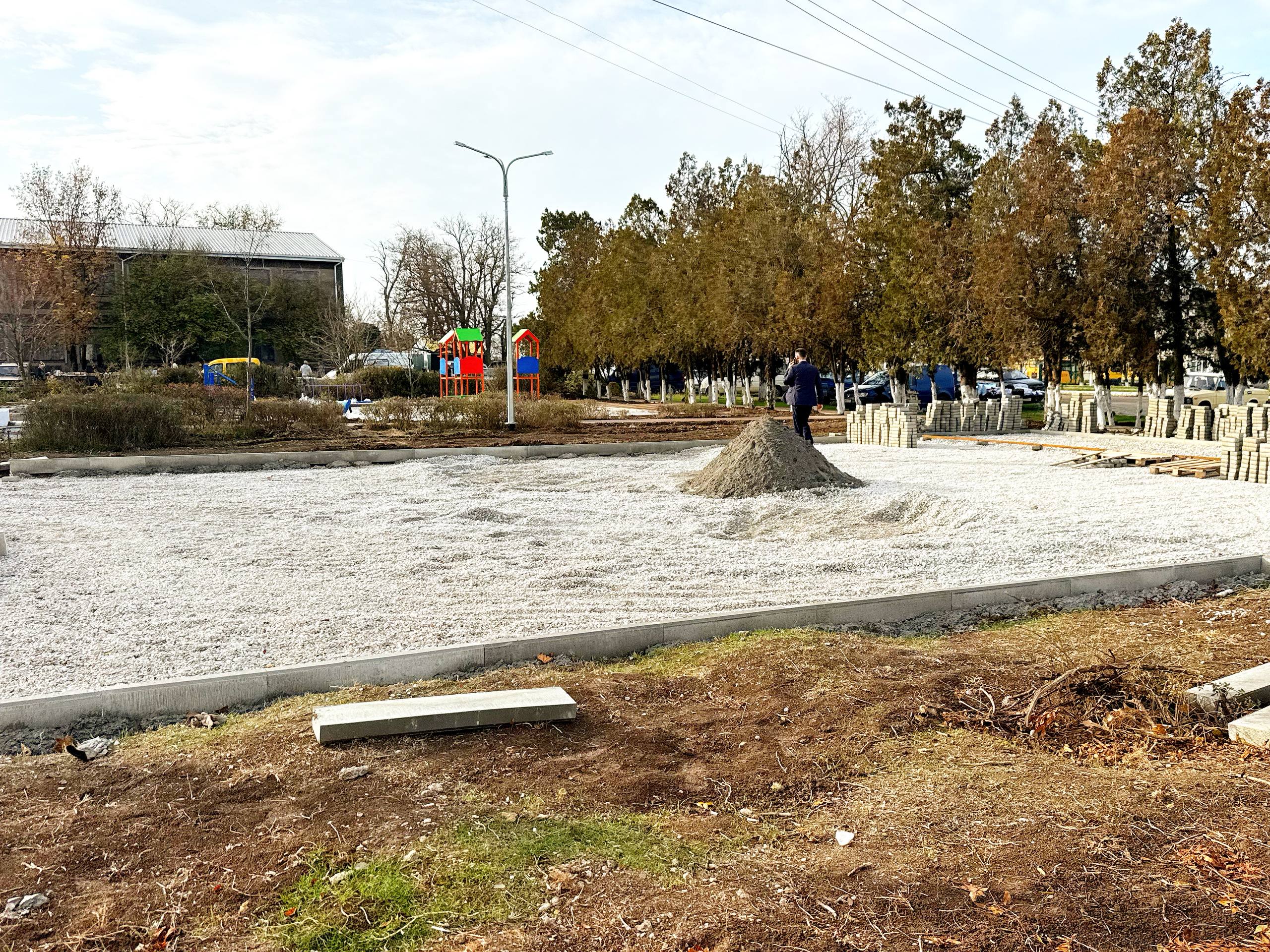 Александр Дудинов: До конца этого года в Далеком, в районе сельского Дома культуры, будет благоустроено более 1700 квадратных метро территории Александр Дудинов: До конца этого года в Далеком, в районе сельского Дома культуры, будет благоустроено более 1700 квадратных метро территории