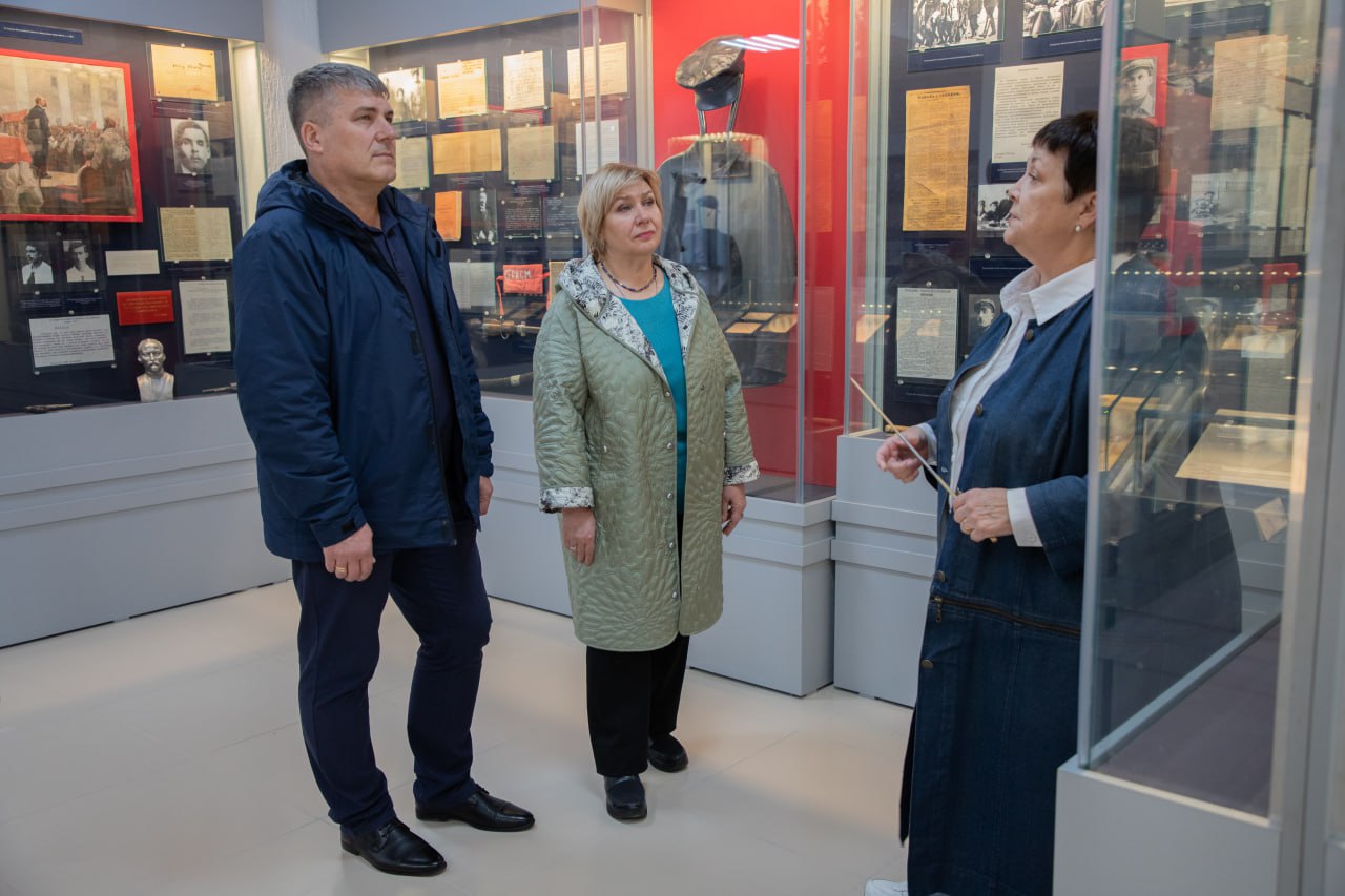 Начальник УМВД России по г. Севастополю генерал-майор полиции Сергей Сигунов провёл рабочую встречу с руководителями профсоюзных организаций Начальник УМВД России по г. Севастополю генерал-майор полиции Сергей Сигунов провёл рабочую встречу с руководителями профсоюзных организаций