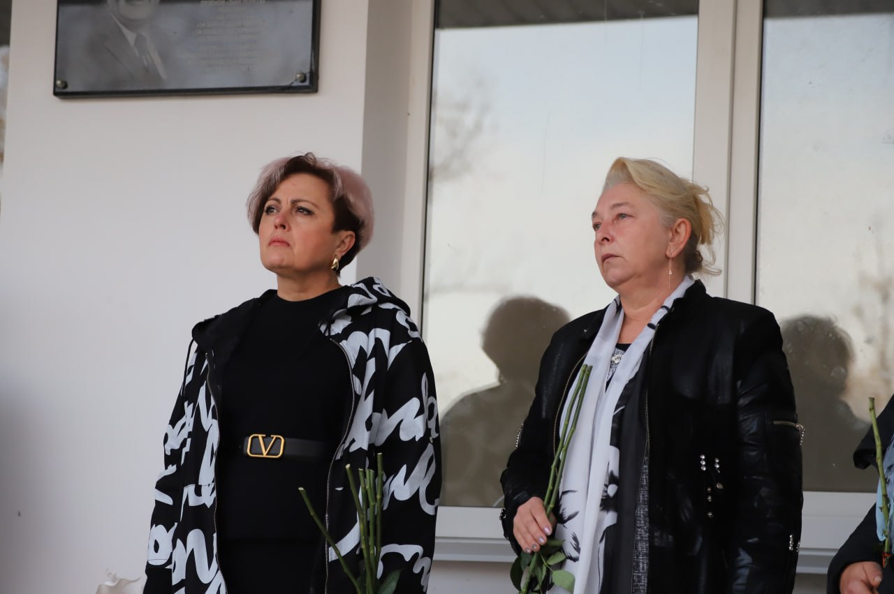 В Табачновской средней общеобразовательной школе имени Николая Григорьевича Сотника в Бахчисарайском районе состоялась трогательная церемония открытия памятных табличек героям специальной военной операции: Молчанову... В Табачновской средней общеобразовательной школе имени Николая Григорьевича Сотника в Бахчисарайском районе состоялась трогательная церемония открытия памятных табличек героям специальной военной операции: Молчанову...