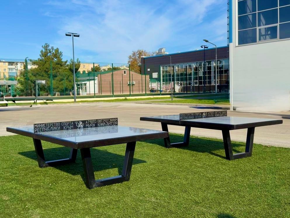В Евпатории установили новые теннисные столы В Евпатории установили новые теннисные столы