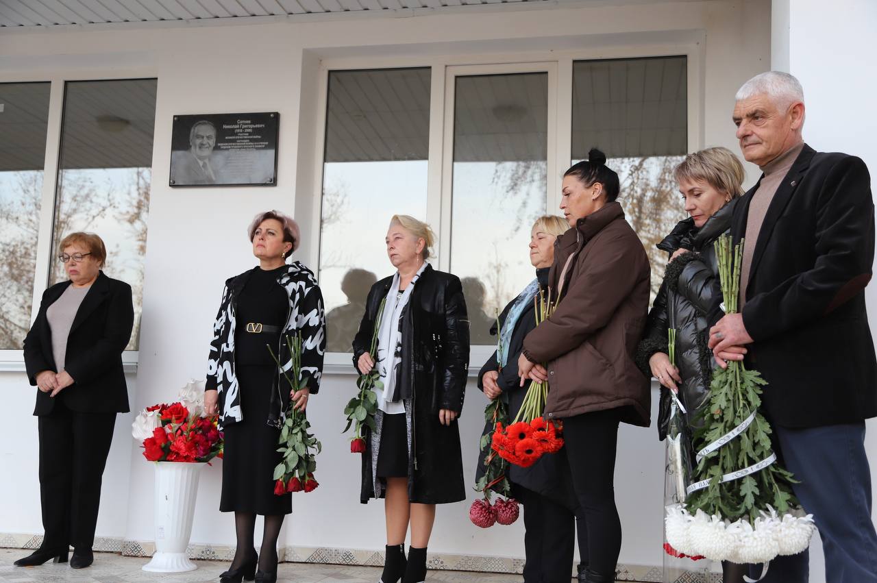 Ольга Урайкина: Сегодня в МБОУ «Табачновска СОШ им.Сотника Н.Г.», приняла участие в церемонии открытия памятных табличек героям специальной военной операции: Молчанову Святославу Валерьевичу, Половому Евгению Ивановичу и... Ольга Урайкина: Сегодня в МБОУ «Табачновска СОШ им.Сотника Н.Г.», приняла участие в церемонии открытия памятных табличек героям специальной военной операции: Молчанову Святославу Валерьевичу, Половому Евгению Ивановичу и...