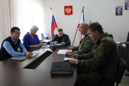 Сегодня в администрации Ленинского района прошёл конструктивный диалог между первым заместителем главы района Александром Саенко, и представителями военного комиссариата региона
