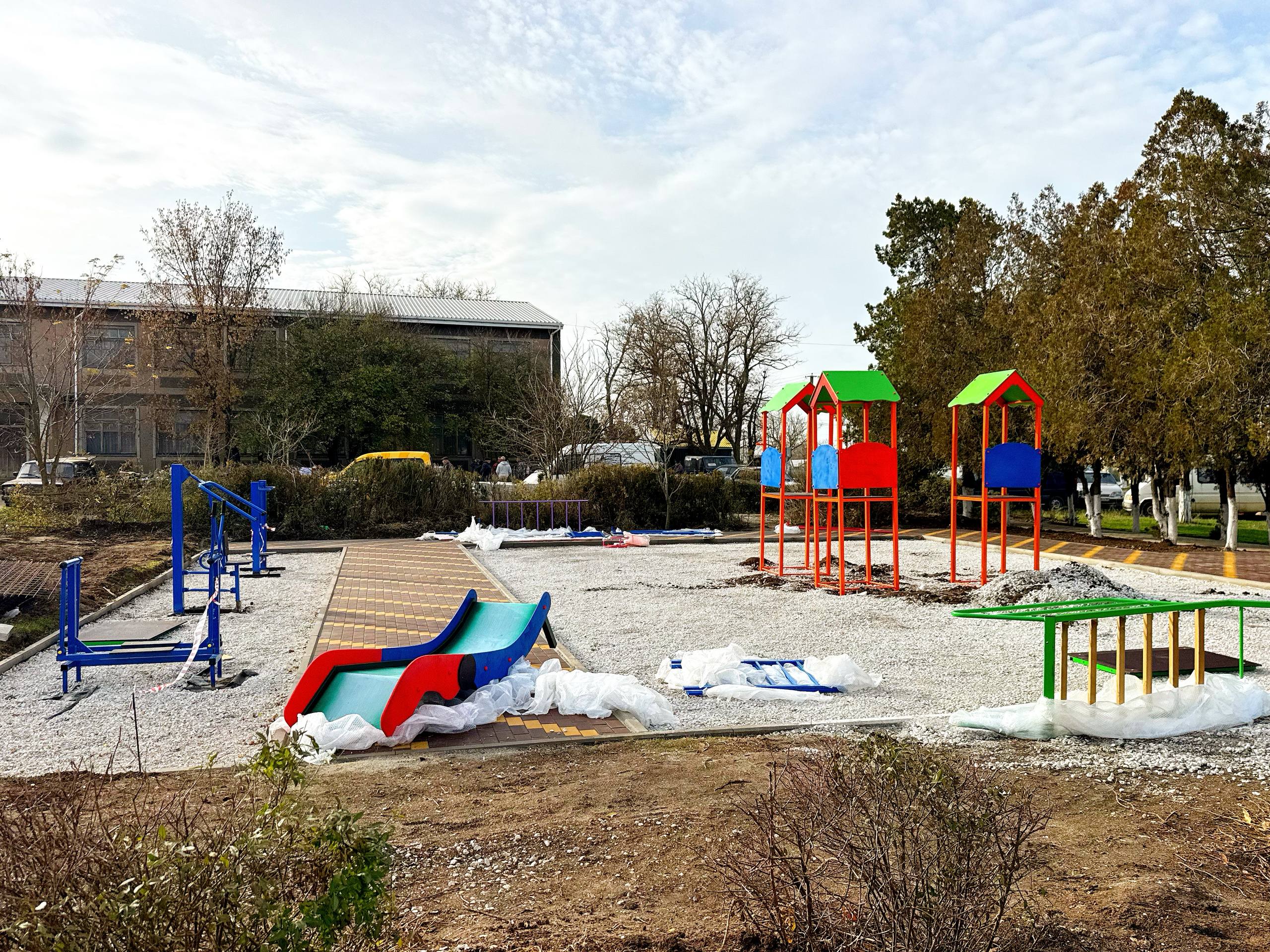 Александр Дудинов: До конца этого года в Далеком, в районе сельского Дома культуры, будет благоустроено более 1700 квадратных метро территории Александр Дудинов: До конца этого года в Далеком, в районе сельского Дома культуры, будет благоустроено более 1700 квадратных метро территории