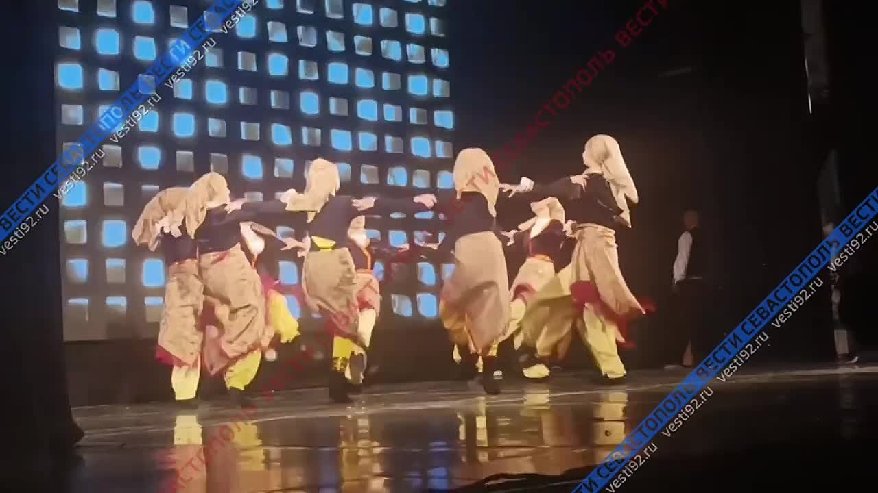 Народный фольклорный греческий ансамбль «Сартанские самоцветы» сегодня выступает с концертом в Севастополе
