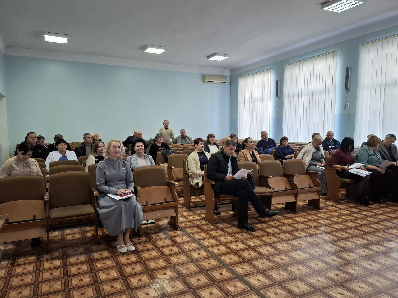 Александр Харламов: Провел аппаратное совещание по социально значимым вопросам района с руководителями структурных подразделений администрации, районного совета, организаций и служб Советского района с участием председателя... Александр Харламов: Провел аппаратное совещание по социально значимым вопросам района с руководителями структурных подразделений администрации, районного совета, организаций и служб Советского района с участием председателя...