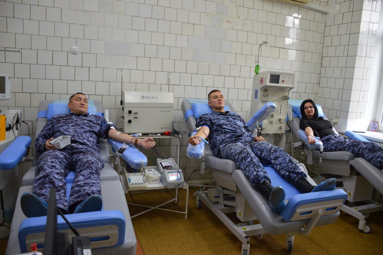 Военнослужащие Росгвардии стали донорами крови в Ялте