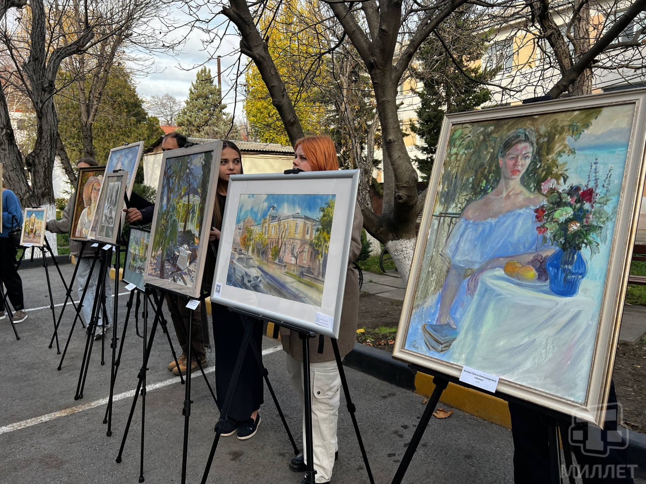 В Симферополе провели вернисаж, приуроченный к 117-летию роддома №1 В Симферополе провели вернисаж, приуроченный к 117-летию роддома №1