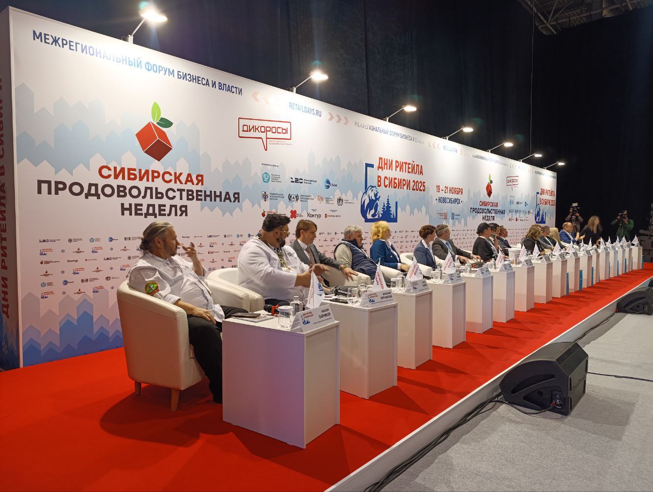 Гастротуризм объединяет диалекты кухонь народов России в единый язык впечатлений и экономику вкусов - министр курортов и туризма Республики Крым Сергей Ганзий на Форуме сибирского гостеприимства «Дикороссы» в Новосибирске в... Гастротуризм объединяет диалекты кухонь народов России в единый язык впечатлений и экономику вкусов - министр курортов и туризма Республики Крым Сергей Ганзий на Форуме сибирского гостеприимства «Дикороссы» в Новосибирске в...