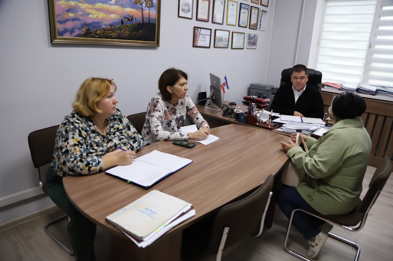 Первый заместитель главы администрации Бахчисарайского района Энвер Аблаев провел прием граждан Первый заместитель главы администрации Бахчисарайского района Энвер Аблаев провел прием граждан