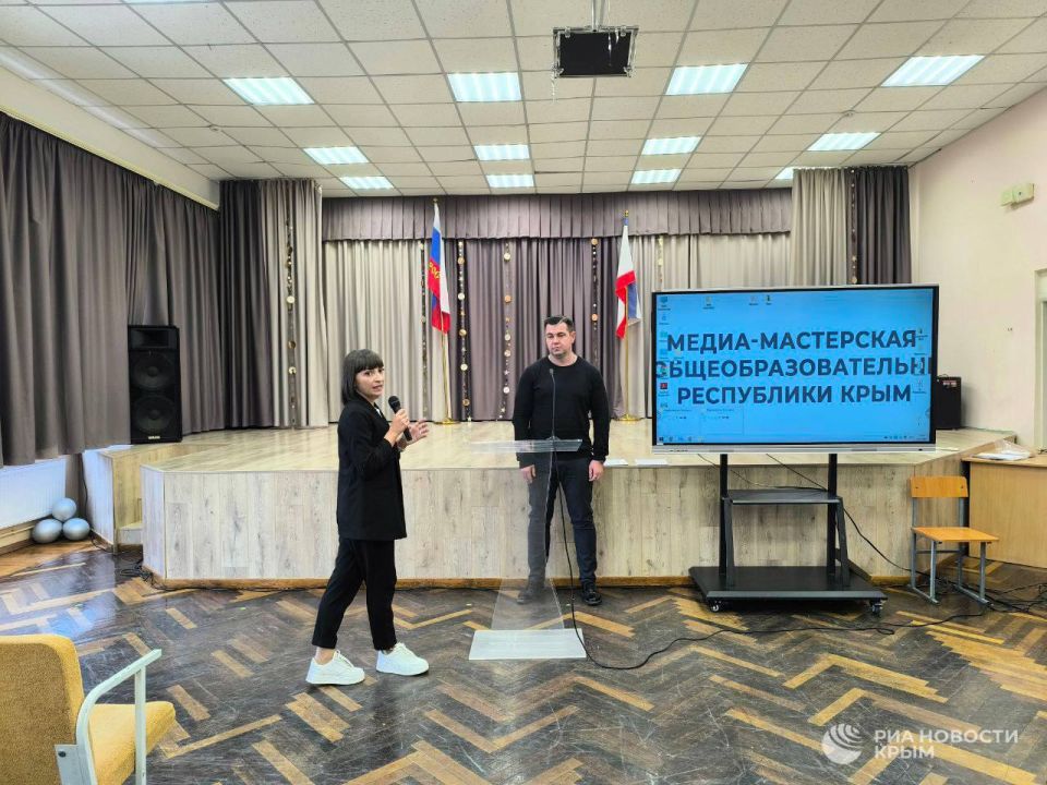 0 Профессионалы – детям!. Шеф-редактор сайта РИА Новости Крым Евгения Мартыненко и обозреватель сайта Алексей Гончаров провели мастер-класс в рамках медиамастерской для учащихся ялтинских школ 0 Профессионалы – детям!. Шеф-редактор сайта РИА Новости Крым Евгения Мартыненко и обозреватель сайта Алексей Гончаров провели мастер-класс в рамках медиамастерской для учащихся ялтинских школ
