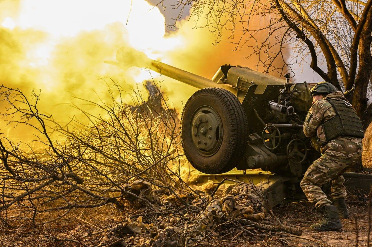 Аксенов поздравил военнослужащих и ветеранов ракетных войск и артиллерии с профессиональным праздником