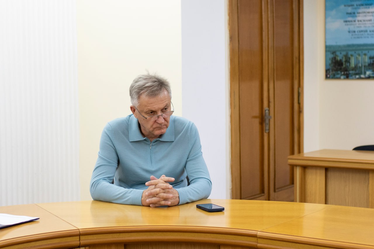 Михаил Афанасьев провёл личный приём граждан в администрации Симферополя Михаил Афанасьев провёл личный приём граждан в администрации Симферополя