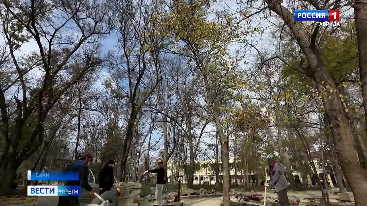 В Саках близится к завершению благоустройство Лебединого озера в Курортном парке