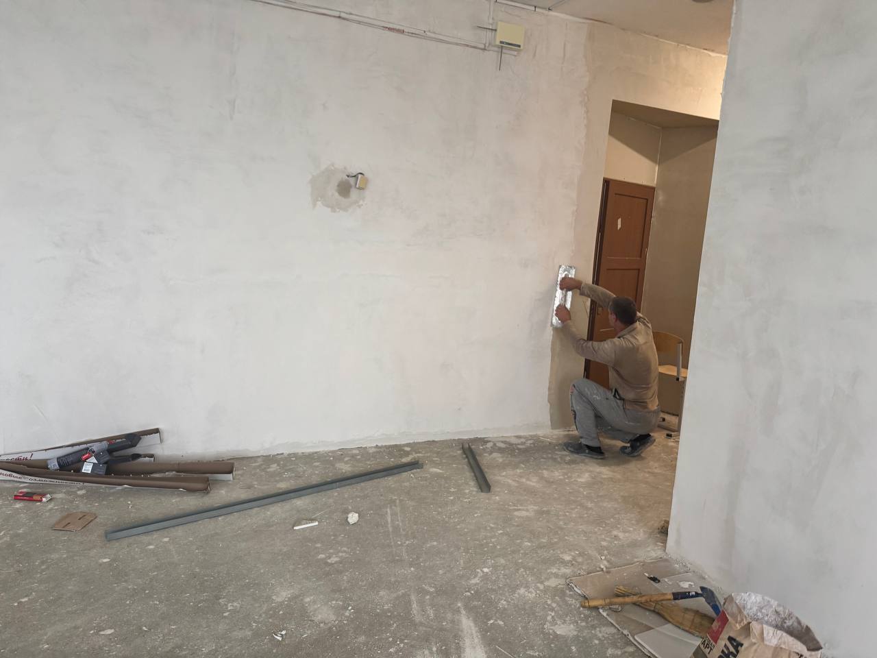 Анжелика Ястребова: По поручению Главы Республики Крым Сергея Аксёнова продолжается капитальный ремонт Муниципального бюджетного общеобразовательного учреждения "Средняя общеобразовательная школа № 1 имени Вилина Ивана... Анжелика Ястребова: По поручению Главы Республики Крым Сергея Аксёнова продолжается капитальный ремонт Муниципального бюджетного общеобразовательного учреждения "Средняя общеобразовательная школа № 1 имени Вилина Ивана...