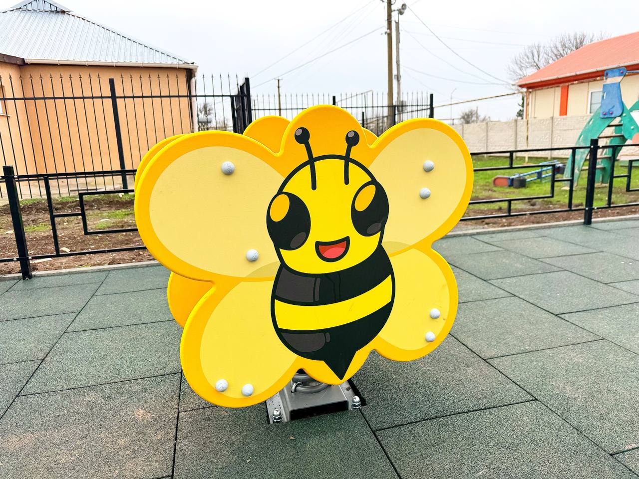 В Черноморском районе установлена детская площадка В Черноморском районе установлена детская площадка