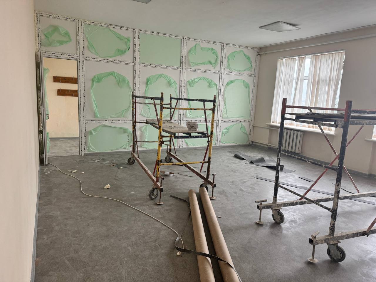 Анжелика Ястребова: По поручению Главы Республики Крым Сергея Аксёнова продолжается капитальный ремонт Муниципального бюджетного общеобразовательного учреждения "Средняя общеобразовательная школа № 1 имени Вилина Ивана... Анжелика Ястребова: По поручению Главы Республики Крым Сергея Аксёнова продолжается капитальный ремонт Муниципального бюджетного общеобразовательного учреждения "Средняя общеобразовательная школа № 1 имени Вилина Ивана...