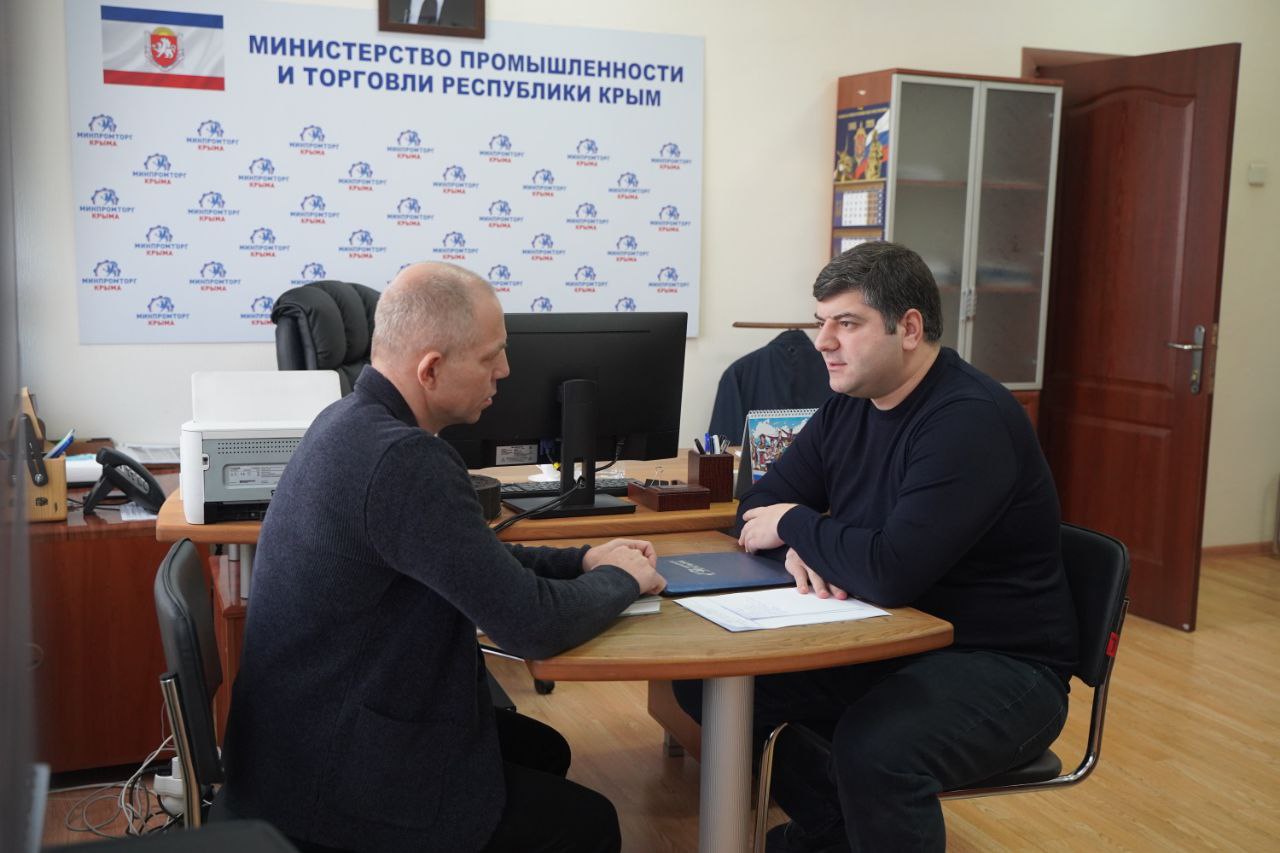 Участник программы наставничества «Герои Крыма» Михаил Доморацкий успешно завершил первый этап стажировки в министерстве промышленности и торговли Республики Крым Участник программы наставничества «Герои Крыма» Михаил Доморацкий успешно завершил первый этап стажировки в министерстве промышленности и торговли Республики Крым