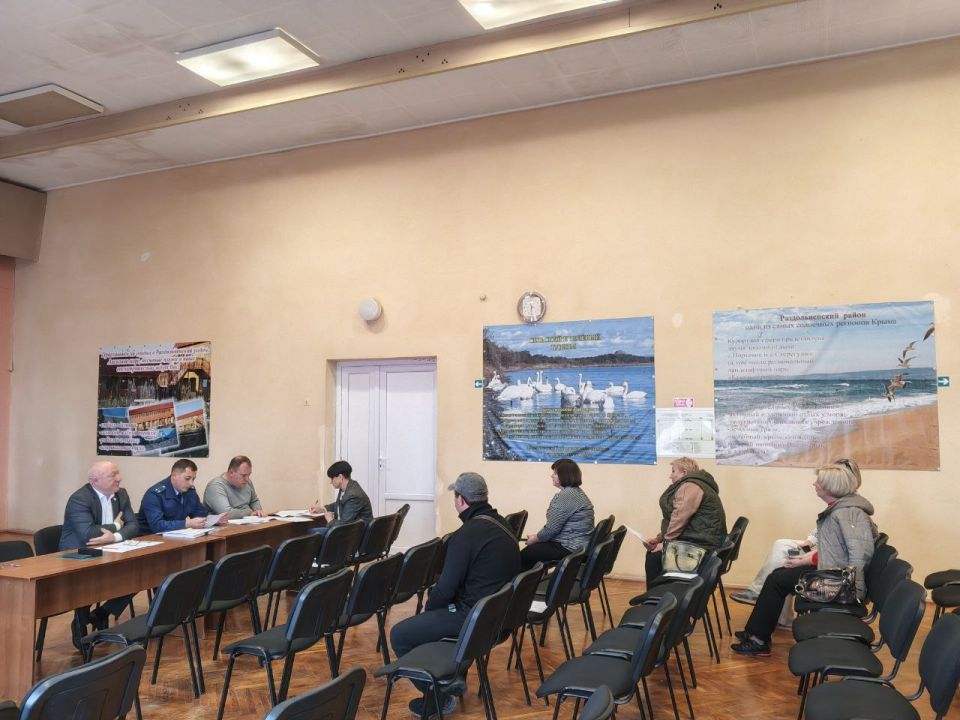 Денис Олейник: Сегодня провел заседание рабочей группы по противодействию нелегальной занятости в Раздольненском районе при участии заместителя прокурора Раздольненского района Александра Прокудина и заместителя начальника... Денис Олейник: Сегодня провел заседание рабочей группы по противодействию нелегальной занятости в Раздольненском районе при участии заместителя прокурора Раздольненского района Александра Прокудина и заместителя начальника...