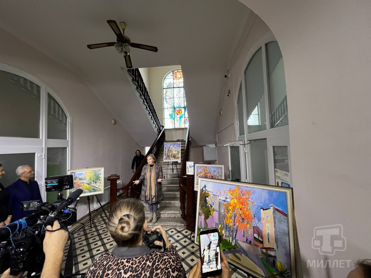 В Симферополе провели вернисаж, приуроченный к 117-летию роддома №1 В Симферополе провели вернисаж, приуроченный к 117-летию роддома №1