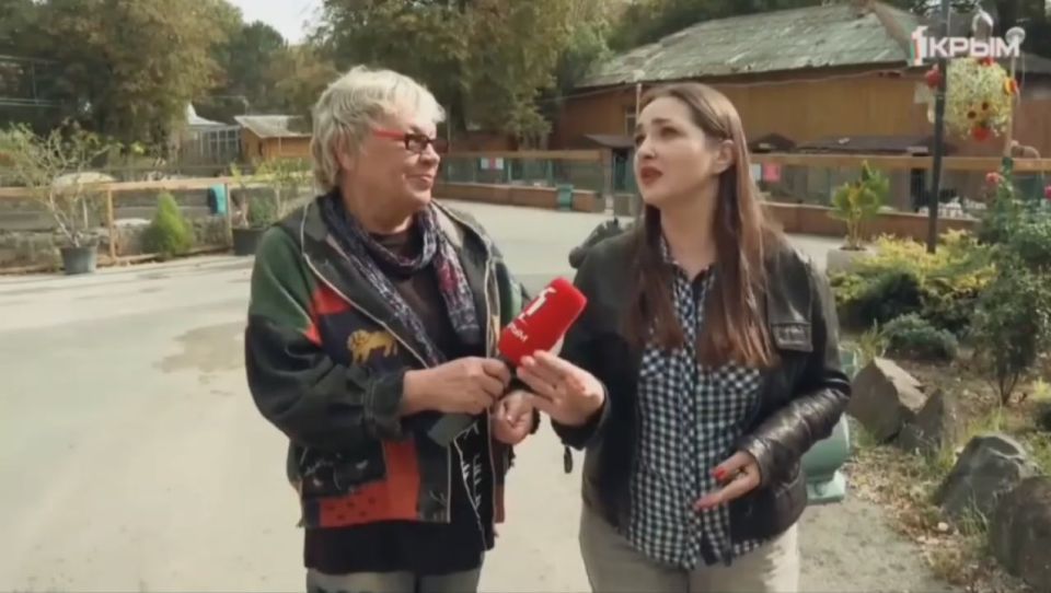 Пернатые и пушистые жители Симферопольского зооуголка стали главными героями программы "Клуб Шико" на телеканале «Первый крымский»