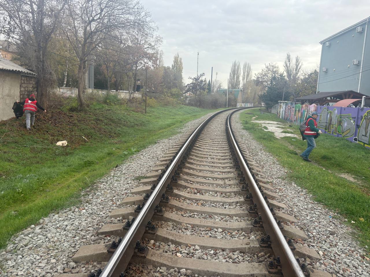 Первым заместителем главы администрации Феодосии Эмином Набиевым был проведен мониторинг состояния прилегающих к железнодорожным путям территорий, в ходе которого определен объем необходимых работ по содержанию