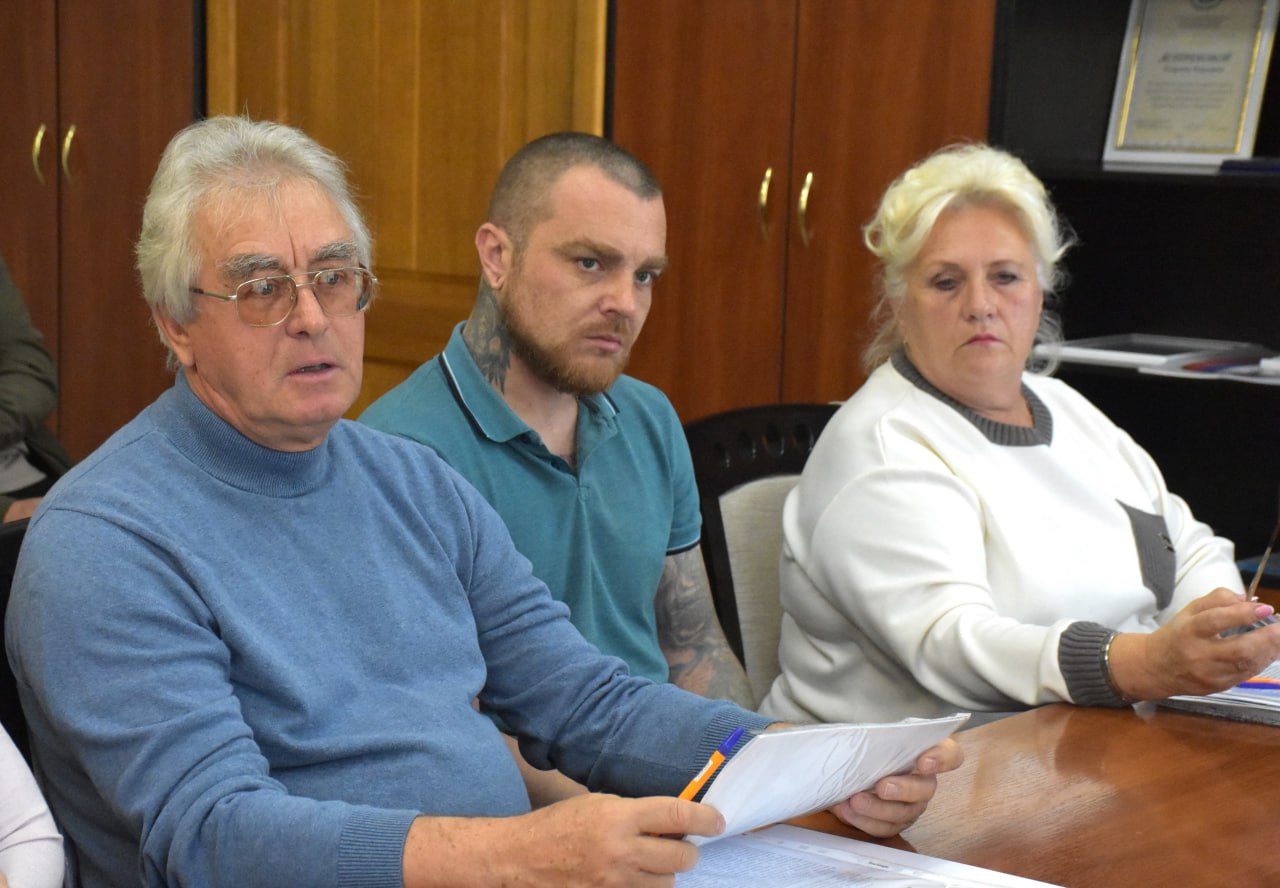 Руководство Минимущества Крыма продолжает выездные консультации по вопросам оформления прав СНТ на земельные участки Руководство Минимущества Крыма продолжает выездные консультации по вопросам оформления прав СНТ на земельные участки