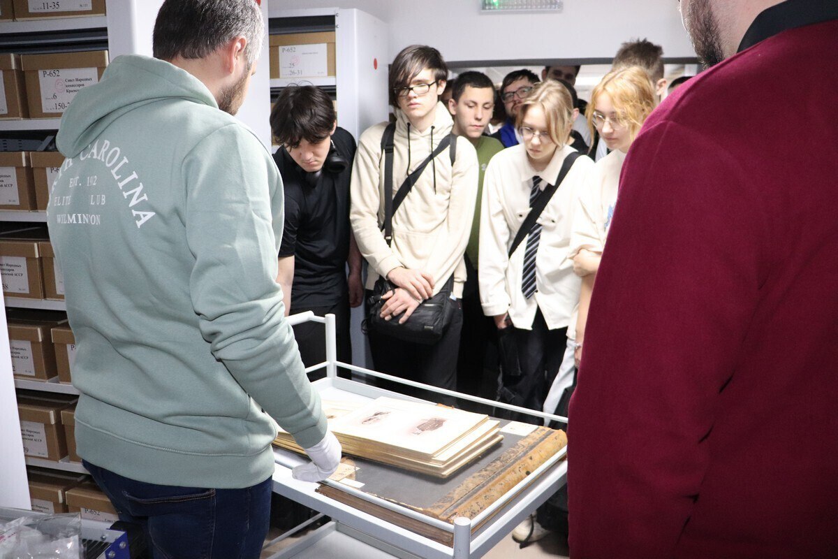 В Государственном архиве Республики Крым прошло очередное занятие «Школы юного архивиста»