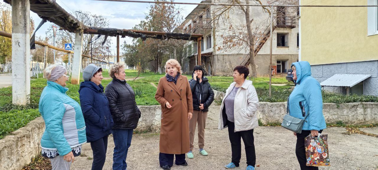 Руководство Сакского района продолжает рабочие выезды по населенным пунктам Сакского района Руководство Сакского района продолжает рабочие выезды по населенным пунктам Сакского района