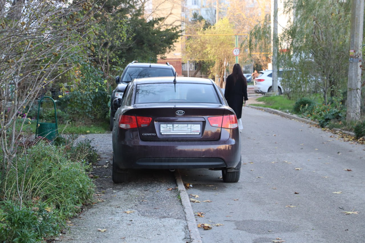 В Керчи продолжаются профилактические рейды по выявлению нарушителей парковки В Керчи продолжаются профилактические рейды по выявлению нарушителей парковки