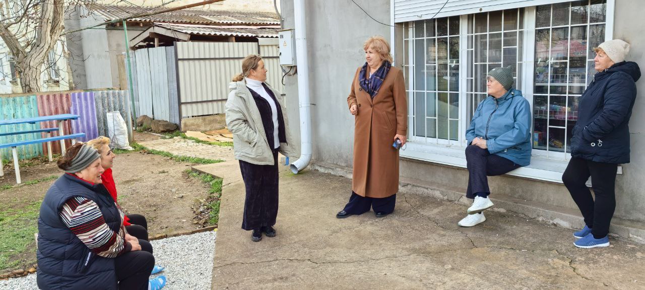 Руководство Сакского района продолжает рабочие выезды по населенным пунктам Сакского района Руководство Сакского района продолжает рабочие выезды по населенным пунктам Сакского района