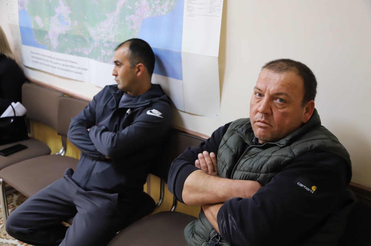 По обращению гражданина, столкнувшегося с нарушением графика перевозок в связи с поломкой рейса, заместитель главы администрации района Андрей Падалко встретился с руководством транспортной организации и водителями По обращению гражданина, столкнувшегося с нарушением графика перевозок в связи с поломкой рейса, заместитель главы администрации района Андрей Падалко встретился с руководством транспортной организации и водителями