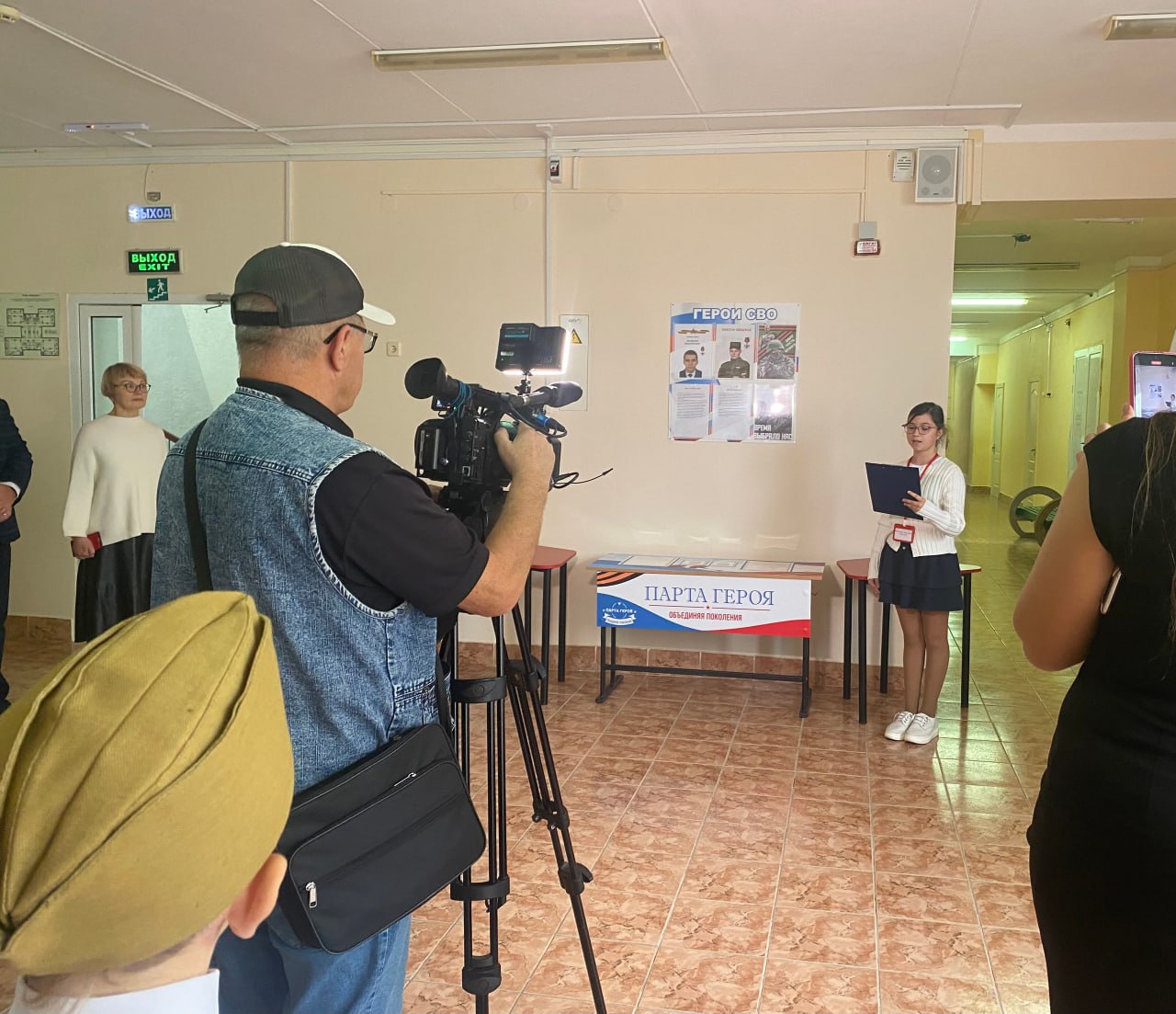 В МБОУ «СОШ № 43 им. М. П. Мальченко» произошло важное и трогательное событие — торжественное открытие «Парты Героя» в честь Виктора Шпыхова и Ивана Кичинского В МБОУ «СОШ № 43 им. М. П. Мальченко» произошло важное и трогательное событие — торжественное открытие «Парты Героя» в честь Виктора Шпыхова и Ивана Кичинского