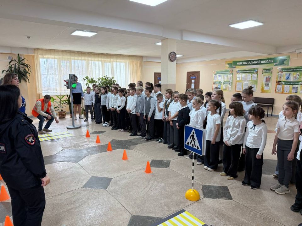 Госавтоинспекция г. Керчи и педагоги «Лаборатории безопасности» г. Симферополя провели совместную работу по профилактике детского дорожно-транспортного травматизма Госавтоинспекция г. Керчи и педагоги «Лаборатории безопасности» г. Симферополя провели совместную работу по профилактике детского дорожно-транспортного травматизма