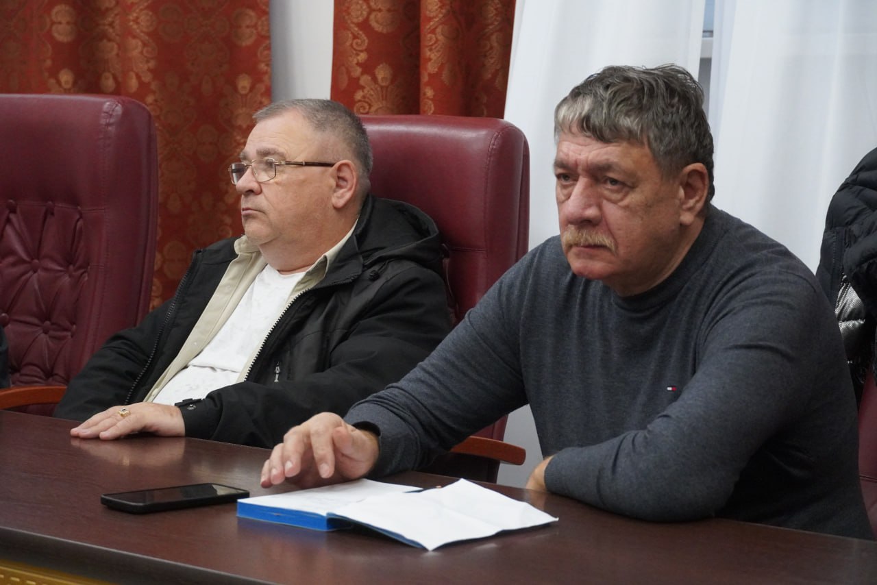 Глава администрации Керчи Олег Каторгин провел рабочее совещание, посвященное вопросам теплоснабжения в микрорайоне Аршинцево, с участием управляющих компаний и представителей АО «КРЫМТЭЦ» Глава администрации Керчи Олег Каторгин провел рабочее совещание, посвященное вопросам теплоснабжения в микрорайоне Аршинцево, с участием управляющих компаний и представителей АО «КРЫМТЭЦ»