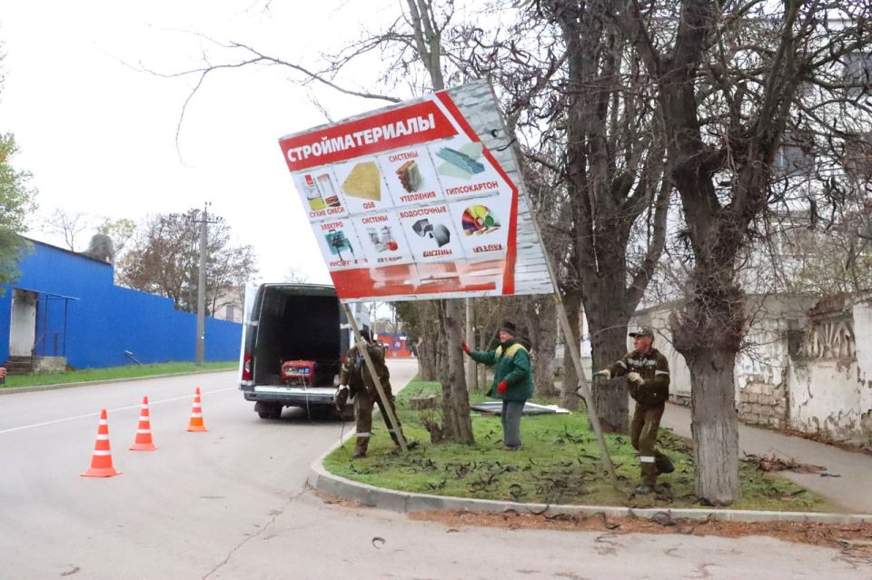 В Керчи продолжается плановый демонтаж рекламных конструкций, размещенных с нарушением законодательства В Керчи продолжается плановый демонтаж рекламных конструкций, размещенных с нарушением законодательства