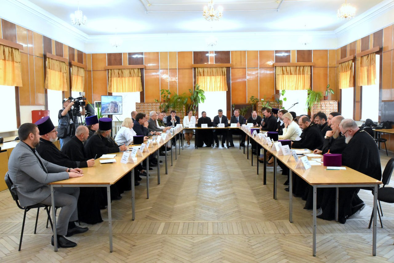 Принял участие в региональном этапе Рождественских образовательных чтений – масштабном церковно-общественном форуме, объединяющем органы власти, общественные организации и научное сообщество Принял участие в региональном этапе Рождественских образовательных чтений – масштабном церковно-общественном форуме, объединяющем органы власти, общественные организации и научное сообщество