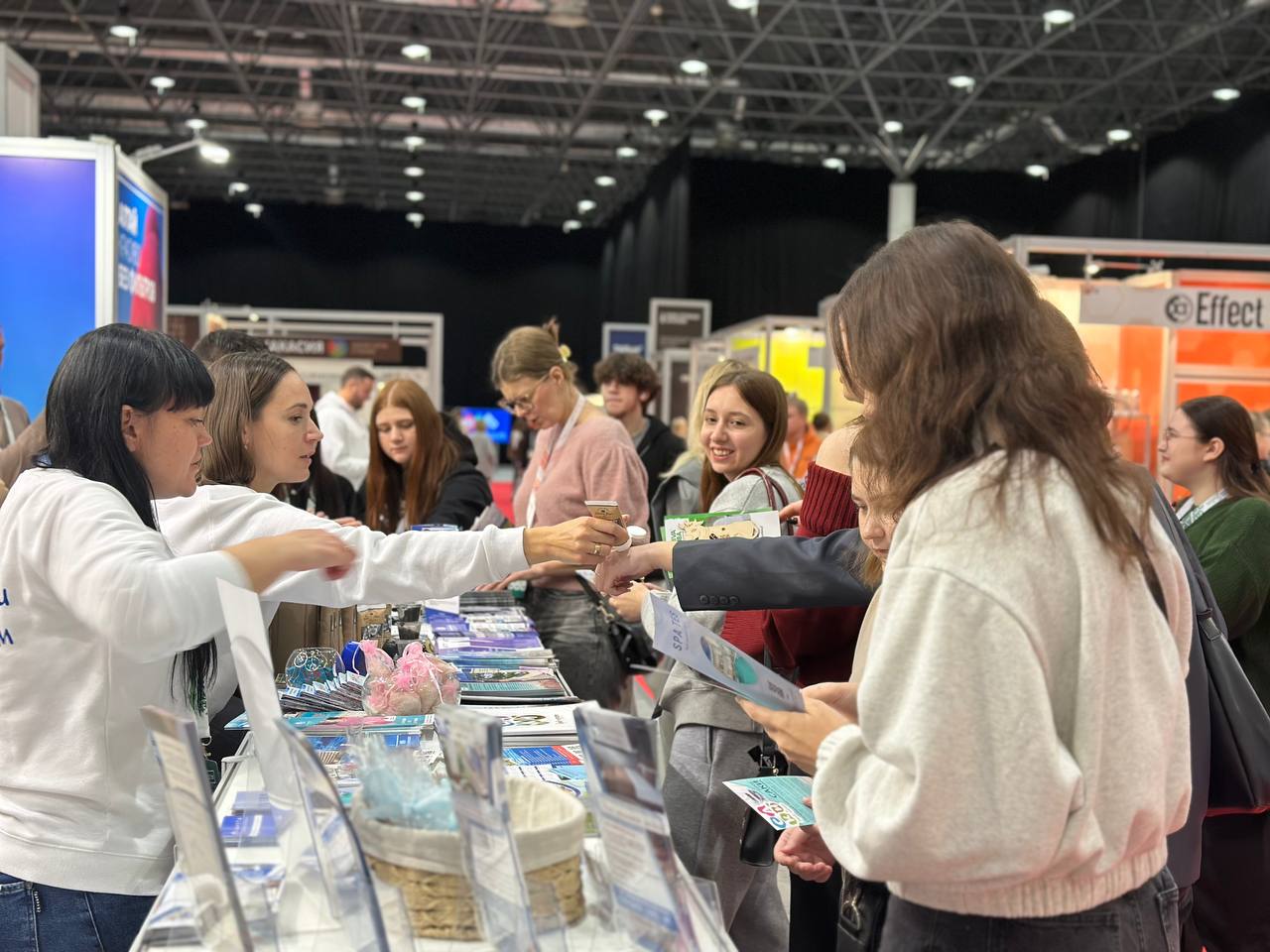 Встали пораньше, чтобы побольше рассказать сибирякам об отдыхе и оздоровлении в Крыму