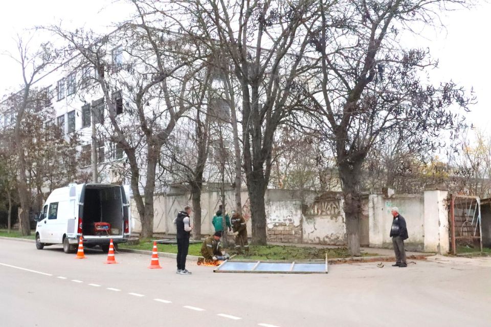 В Керчи продолжается плановый демонтаж рекламных конструкций, размещенных с нарушением законодательства В Керчи продолжается плановый демонтаж рекламных конструкций, размещенных с нарушением законодательства