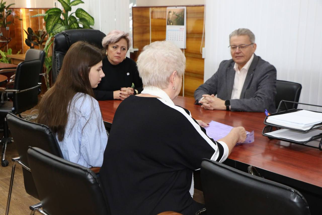 Ольга Урайкина: Сегодня ко мне на прием обратились жительницы города Бахчисарай по вопросу оформления земельного участка под индивидуальное жилищное строительство Ольга Урайкина: Сегодня ко мне на прием обратились жительницы города Бахчисарай по вопросу оформления земельного участка под индивидуальное жилищное строительство