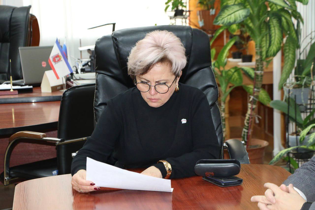 Ольга Урайкина: Сегодня ко мне на прием обратились жительницы города Бахчисарай по вопросу оформления земельного участка под индивидуальное жилищное строительство