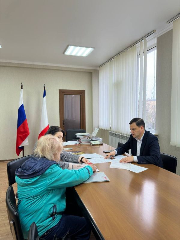 В Госкомнаце Крыма прошёл плановый прием граждан В Госкомнаце Крыма прошёл плановый прием граждан