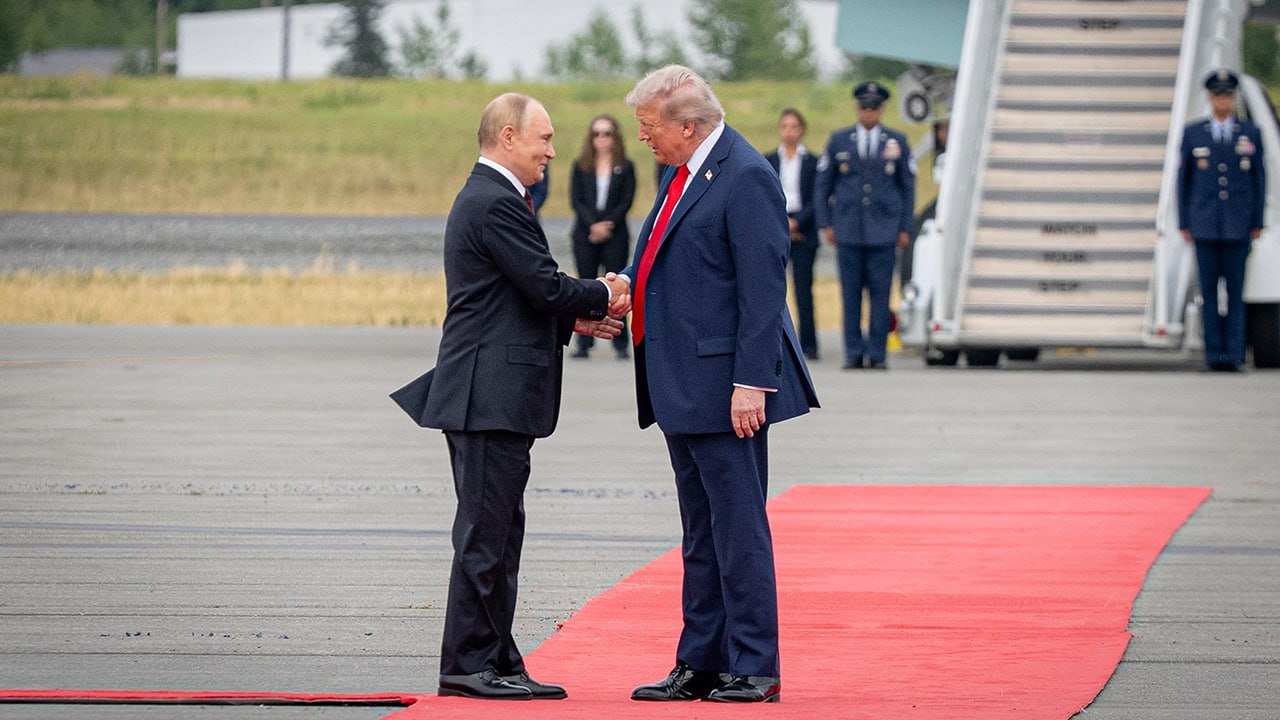 План Трампа по урегулированию конфликта на Украине отвечает предложениям Путина, которые были озвучены на Аляске, утверждает Wall Street Journal.